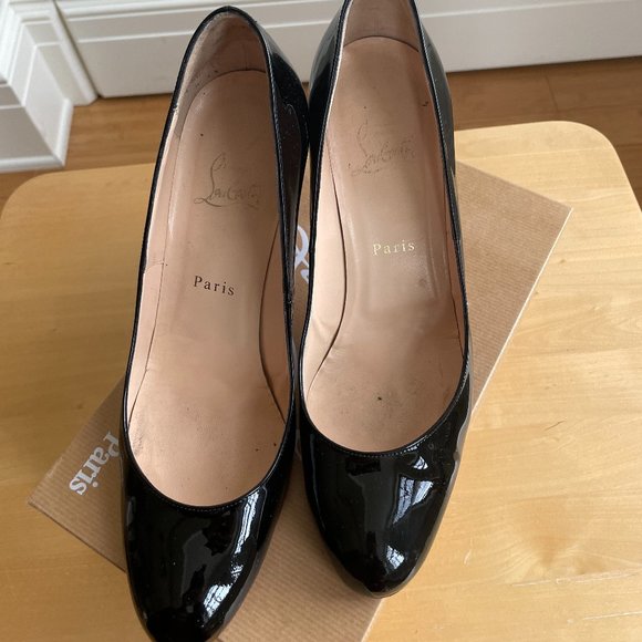 Iconic Christian Louboutin Red Sole High Heel - Picture 4 of 15